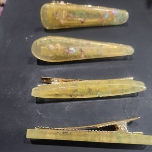 Resin barrettes set of 4
